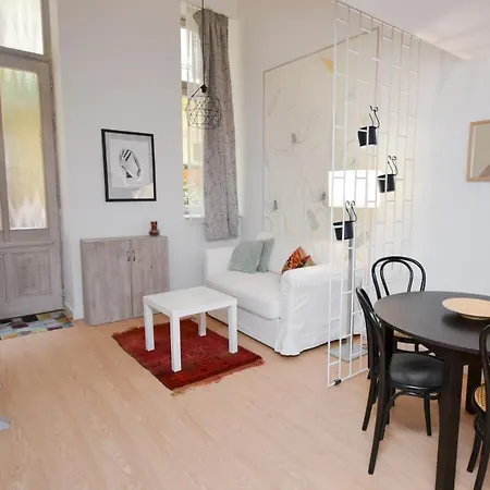 Stylish In Downtown For 2-4 People דירה