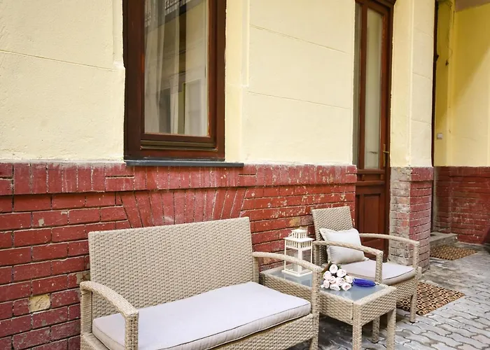 Stylish In Downtown For 2-4 People *