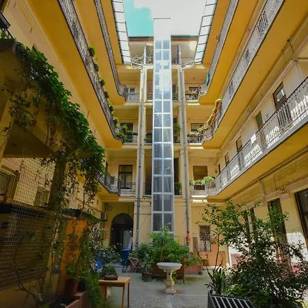 Stylish In Downtown For 2-4 People * Budapeste