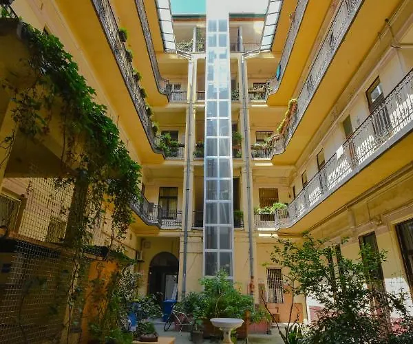 Stylish In Downtown For 2-4 People * Budapeşte