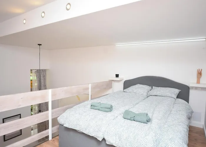 Daire Stylish In Downtown For 2-4 People